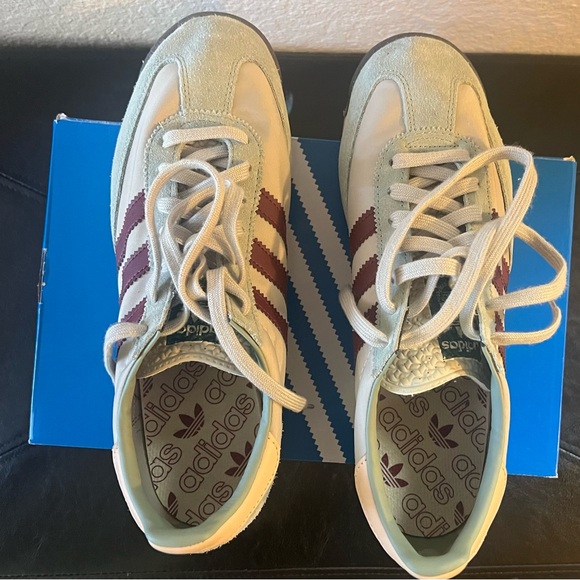 Adidas Green and Cream Sneakers for Everyday Style - Picture 5 of 8